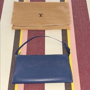 Louis Vuitton Épi Leather Pochette Accessoires in sapphire blue AR1005

Like new